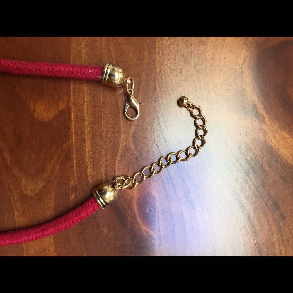 Necklace on red velvet rope - Picture 5 of 5